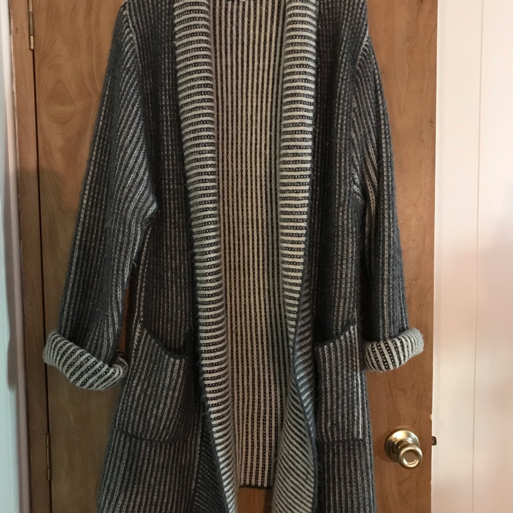 Women Long Sweater Size Small, Seems To Run A Bit Bigger Than A Small